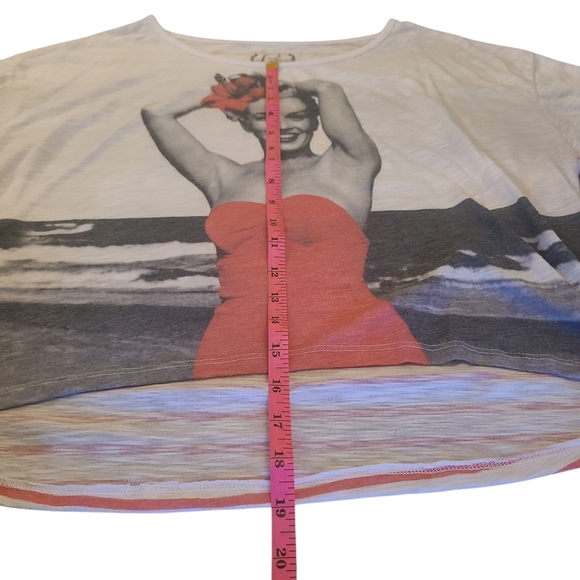 Hollywood Legends Marilyn Monroe Coral Beach Crop Top Graphic Tee L - Picture 6 of 8
